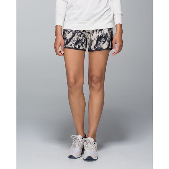 Lululemon Run‎ Times Short 4-Way Stretch Granite Black Mojave Tan 6 - Picture 3 of 10